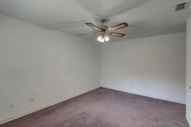 Building Photo - 4321 Holly Ridge Dr
