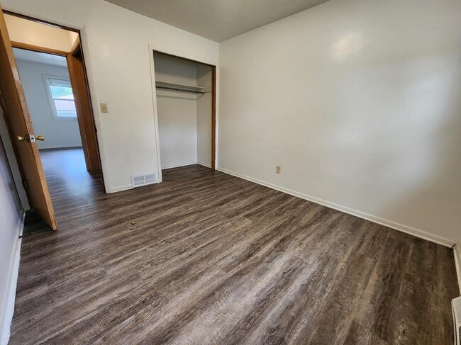 Building Photo - 1611 Crescent St