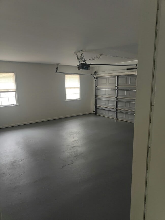 Building Photo - 275 Devilla Trce