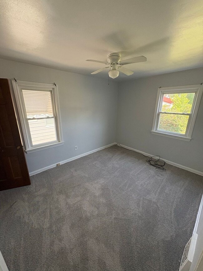 Building Photo - For Rent – 4 Bed / 2 Bath – $1,495 – Secti...