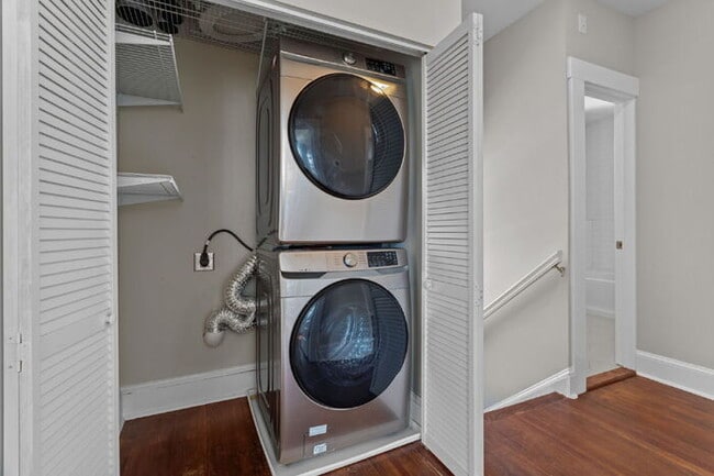 Building Photo - Updated 1920s Colonial in Northside – 3 Bed, 4 Bath – Available Now – $2,895/mo
