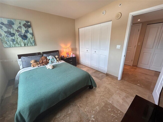 Building Photo - 610 W Las Olas Blvd