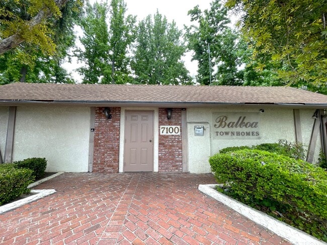 Building Photo - 7100 Balboa Blvd