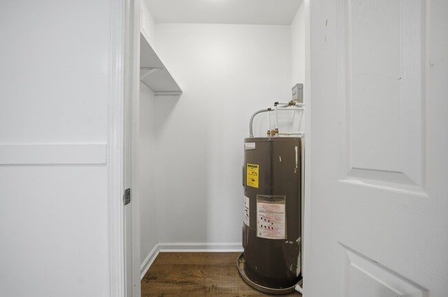 Building Photo - 821 Mt Vernon Ave