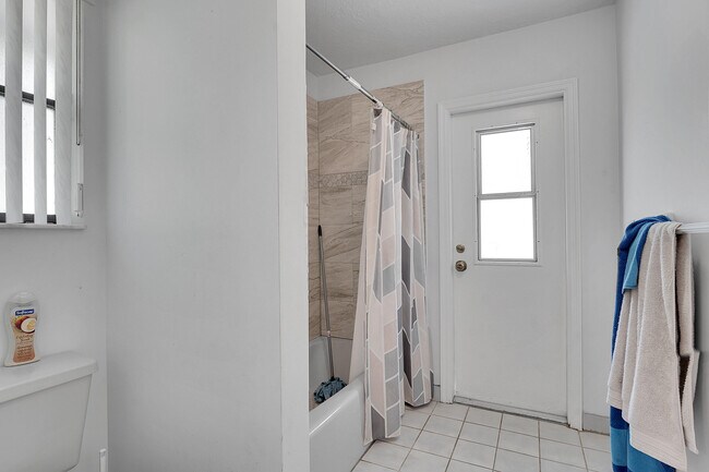 Building Photo - 14544 Autumn Ave