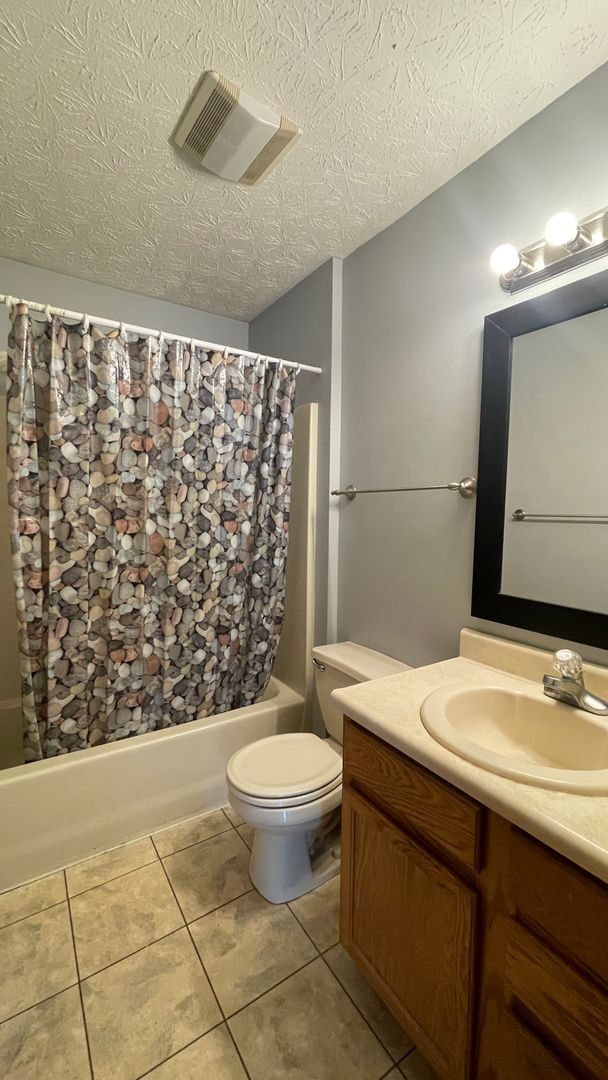 Building Photo - 2417 Depauw Dr