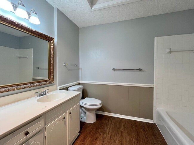 Building Photo - 3512 Glendale Dr