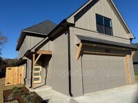 Building Photo - 1022 E Delmar Pl