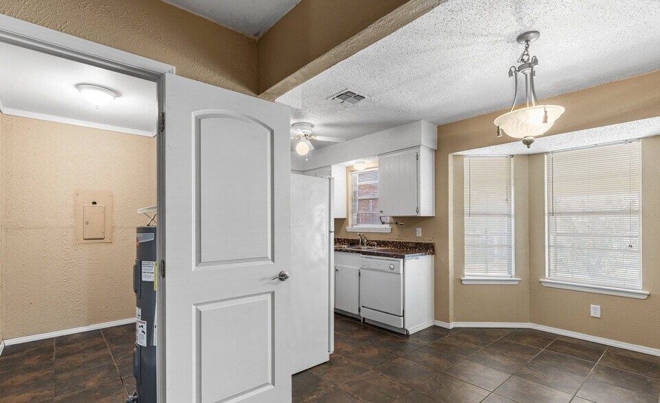 Building Photo - 216 Dirks Dr