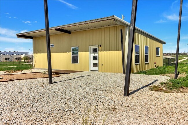 Building Photo - 1310 FM 487