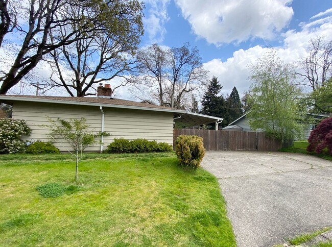 Building Photo - Price reduced! Nicely updated kitchen in t...