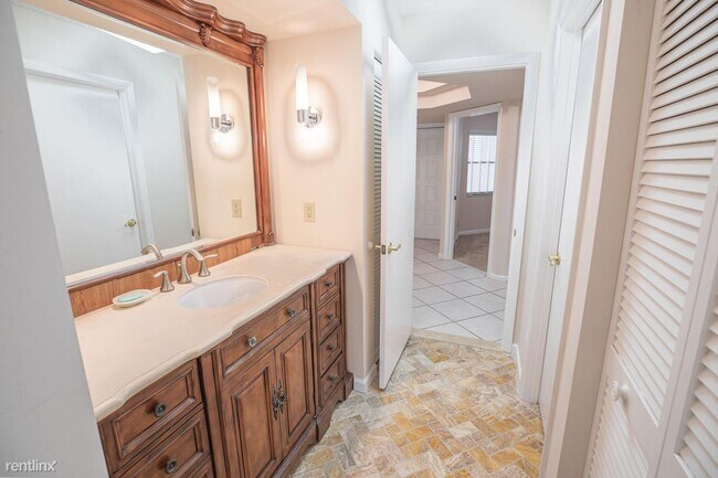 Building Photo - 2 br, 2 bath House - 123 Bay Colony Dr N