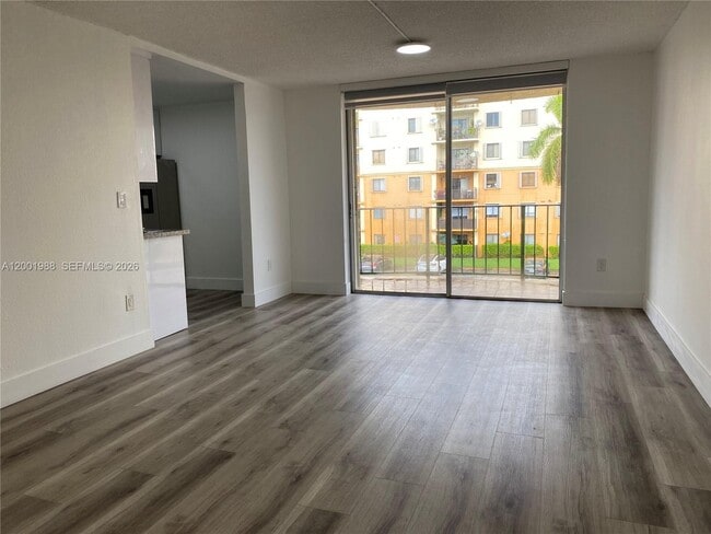 Building Photo - 9320 Fontainebleau Blvd