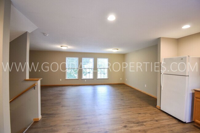 Building Photo - TWO FREE MONTHS OF RENT POSSIBLE!! 2 bedro...