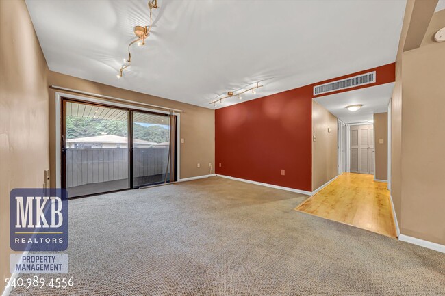 Building Photo - 5260 Crossbow Cir