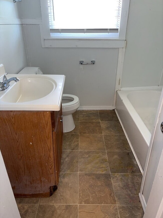 Building Photo - 501 Casey St