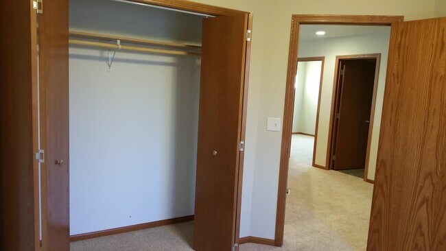 Building Photo - 21-23 Hanfield Ct