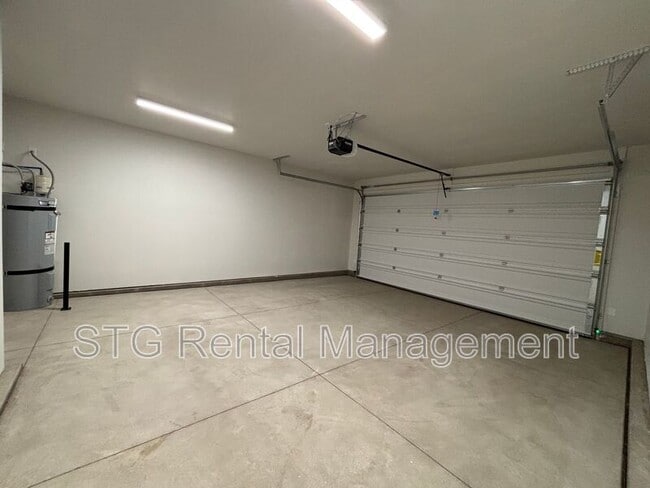 Building Photo - 3968 Fossil Way