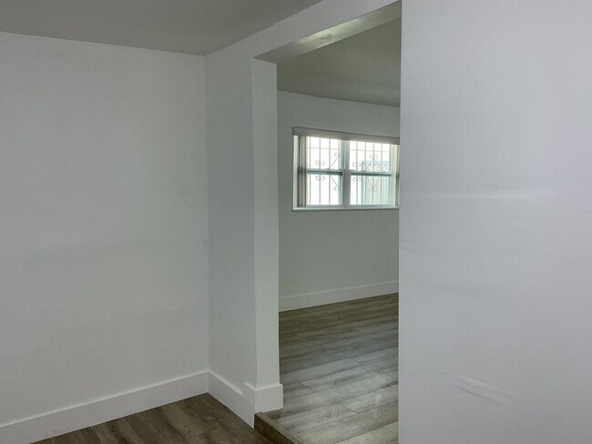 Building Photo - 2605 Ave F