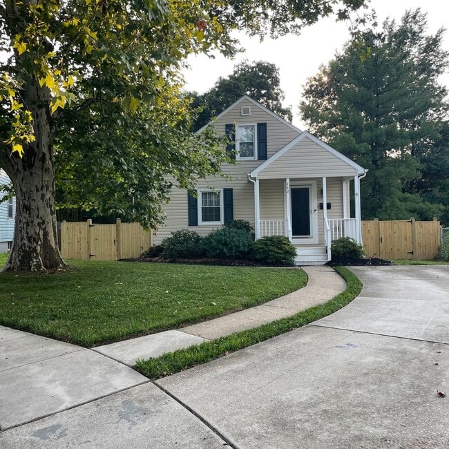 Building Photo - 442 Westshire Dr