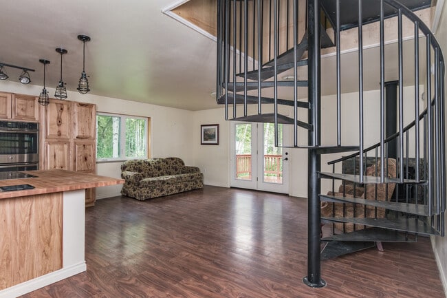 Building Photo - Solid 2 Bedroom 2 Bath House With Convenient Location to Eielson AFB