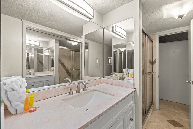 Building Photo - 4000 Gulf Terrace Dr