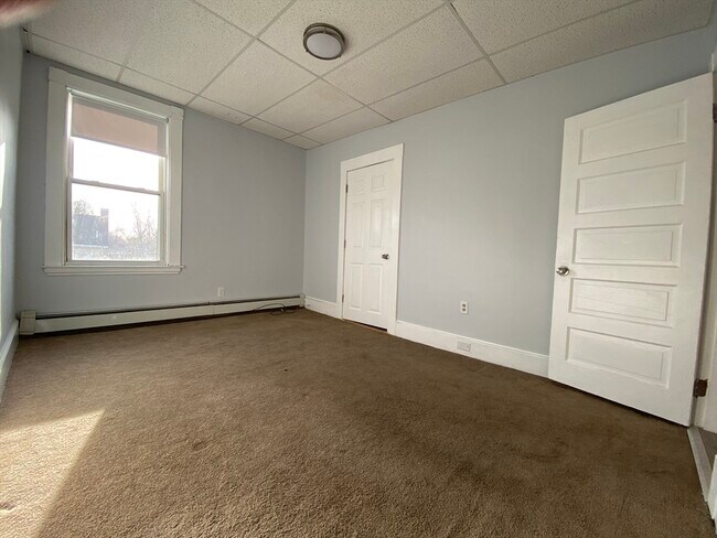 Building Photo - 63 Holten St