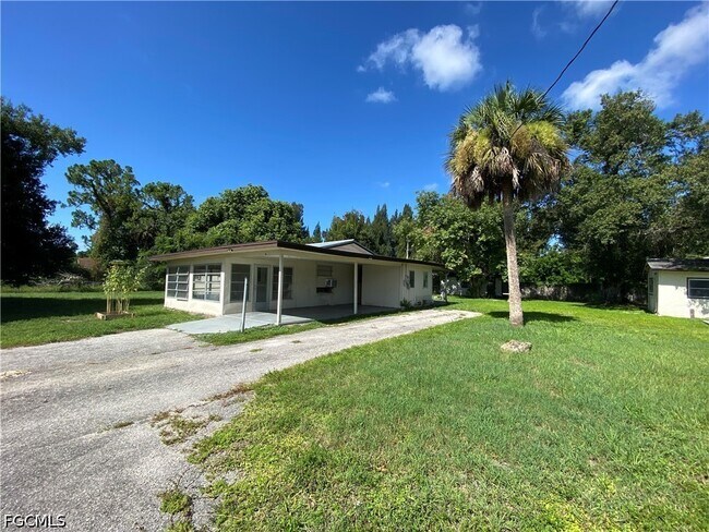 Building Photo - 7906 Suncoast Dr