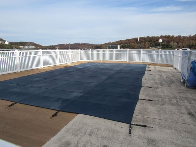 Building Photo - Top floor 2 bedroom condo in Camdenton