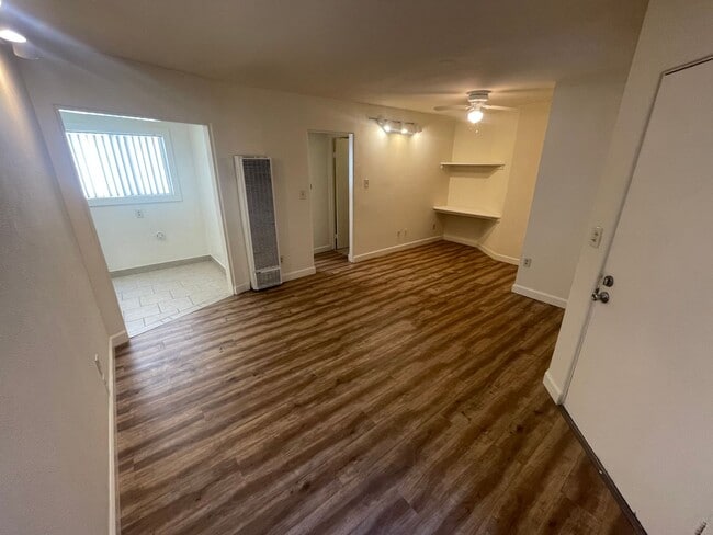 Building Photo - **MOVE IN SPECIAL $500 OFF 1st month** Cha...