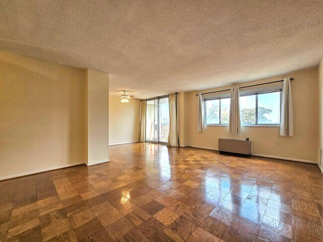 Building Photo - 2059 Huntington Ave