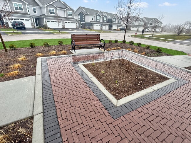 Building Photo - 1135 White Oak Cir