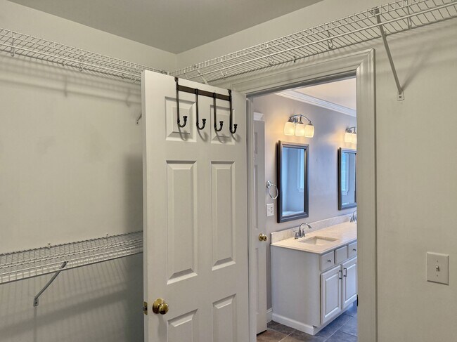 Building Photo - 3721 Stillwood Dr