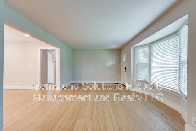 Building Photo - 1017 Jasperson Dr