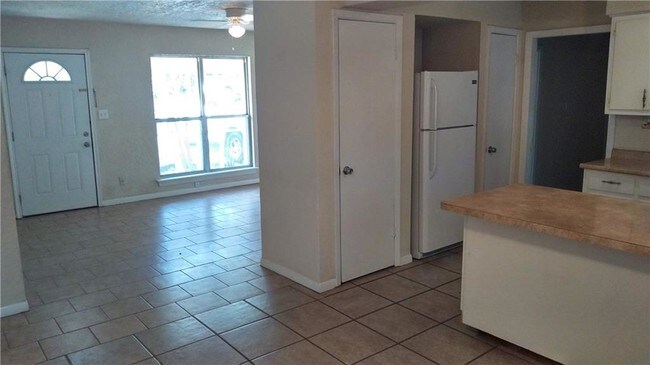 Building Photo - 5903 Breezewood Dr