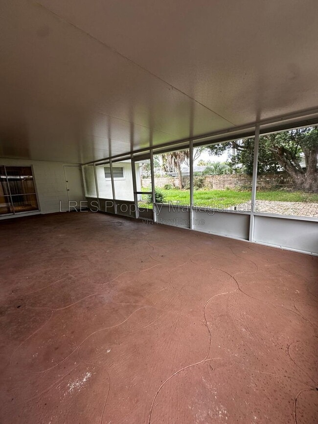Building Photo - 2719 Merrie Oaks Rd