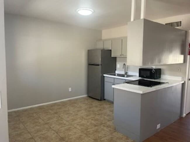 Building Photo - Adorable two bedroom townhome-Free rent through the end of February!