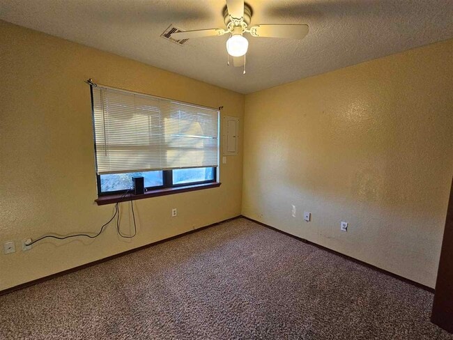 Building Photo - 909 NE Tortoise Dr