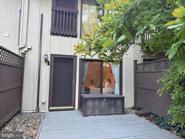 Building Photo - 34B Darien Way