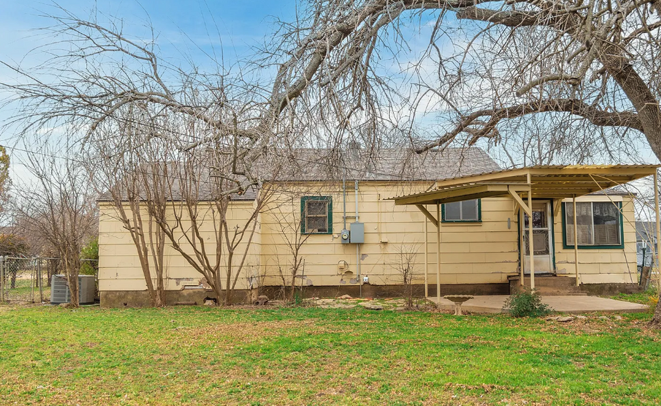 Backyard - 109 Hollywood St