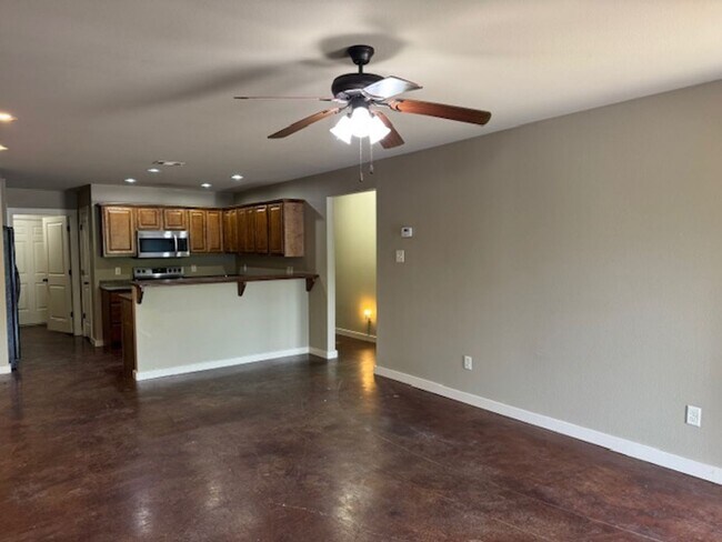 Building Photo - 2711 Ridgecrest Rd