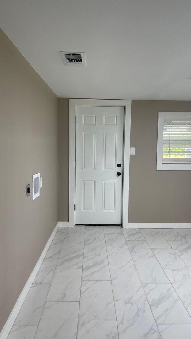 Building Photo - 3 Bed, 1 Bath House