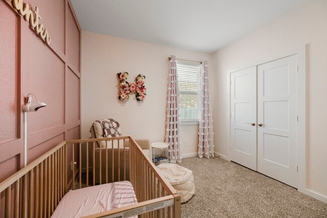 Building Photo - 573 Newcomb Holw Dr