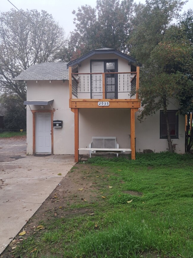 Building Photo - 2935 Oleander Ave