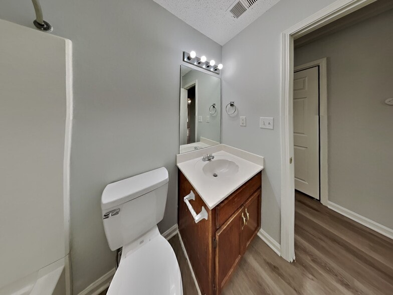Building Photo - 5849 Amaray Cove