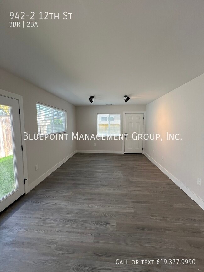 Building Photo - 942 12th St