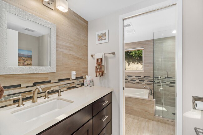 Building Photo - 70801 Fairway Dr