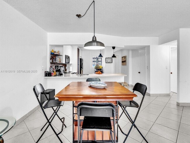 Building Photo - 1770 NE 191st St