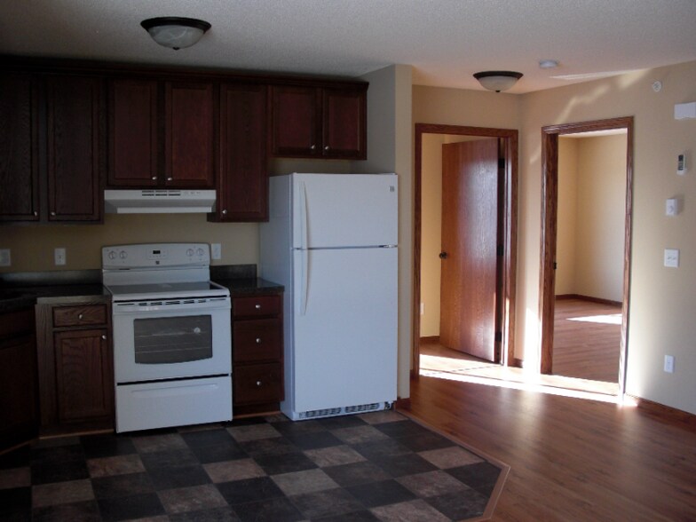 Building Photo - 355 Horseshoe Dr