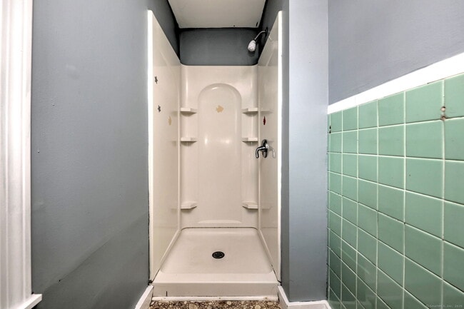 Building Photo - 22 Holmes Ave